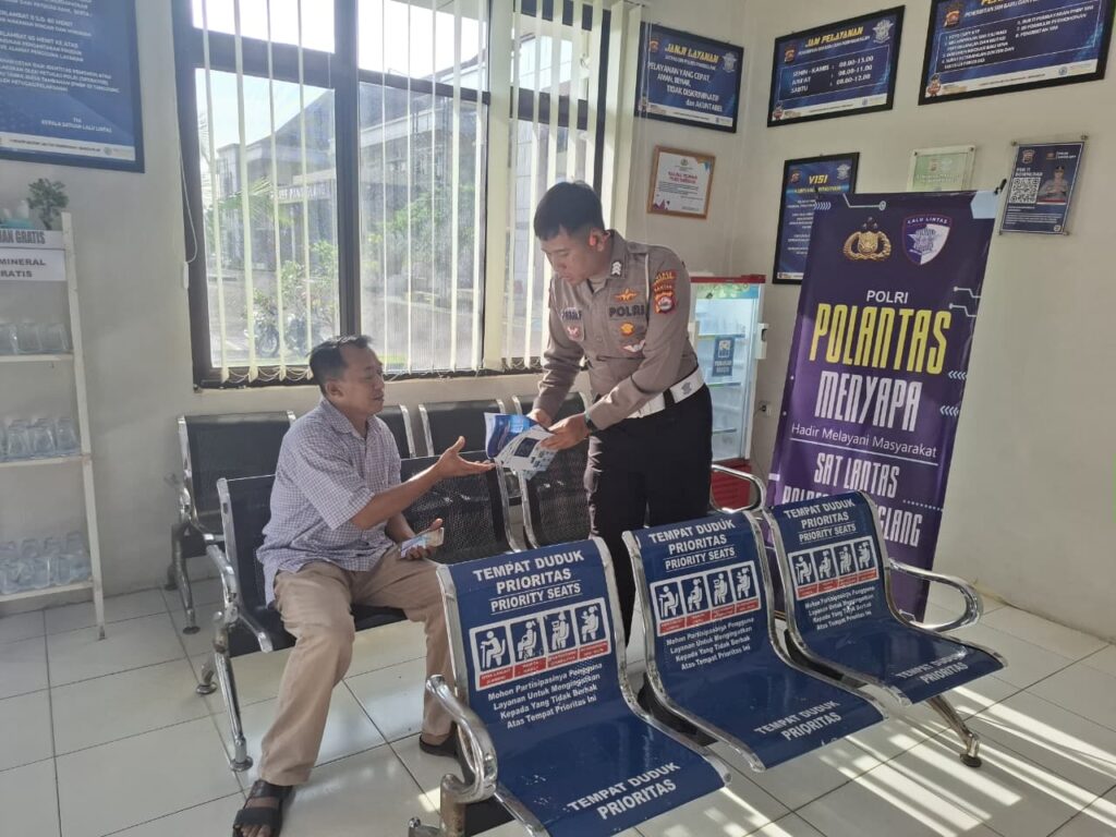 Satlantas Polres Pandeglang Gelar Pelayanan Prima Melalui Program Polantas Menyapa 2 WhatsApp Image 2026 01 24 at 09.30.16