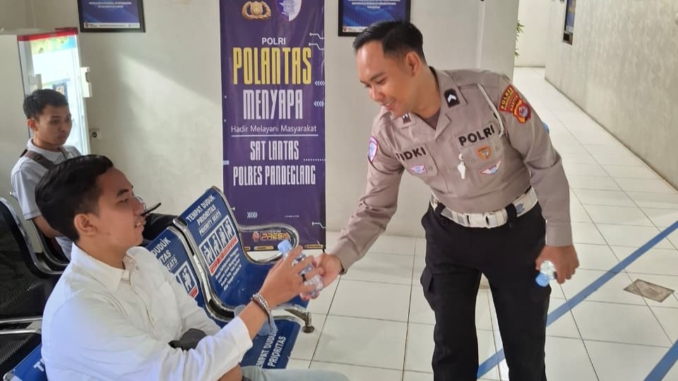 Satlantas Polres Pandeglang Gelar Program “Polantas Menyapa”, Berikan Pelayanan Prima kepada Pemohon SIM 9 WhatsApp Image 2026 01 28 at 09.11.16
