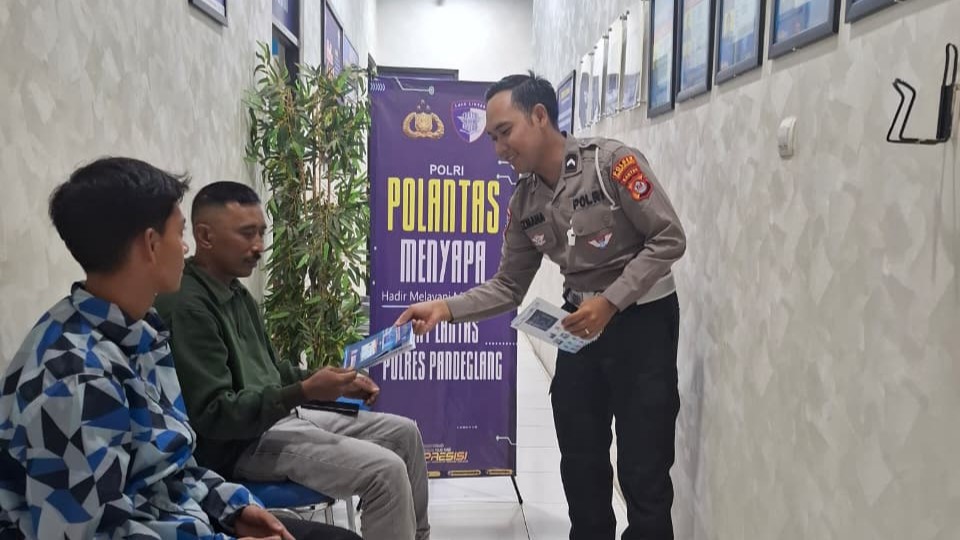 Satlantas Polres Pandeglang Gelar Pelayanan Prima Pemohon SIM dalam Program Polantas Menyapa 4 WhatsApp Image 2026 02 02 at 10.37.02