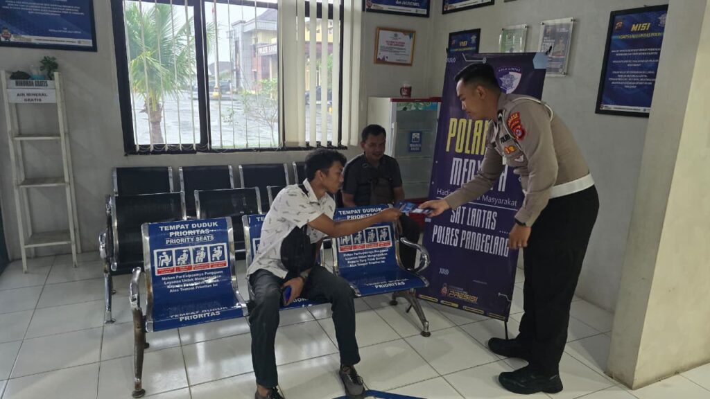Humanis dan Edukatif, Satlantas Polres Pandeglang Gelar Program Polantas Menyapa di Satpas SIM 9 WhatsApp Image 2026 02 23 at 09.47.26