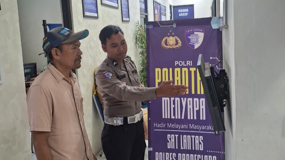 Satlantas Polres Pandeglang Gelar Pelayanan Prima “Polantas Menyapa” di Satpas Pada Bulan Ramadhan 8 WhatsApp Image 2026 02 24 at 09.25.07