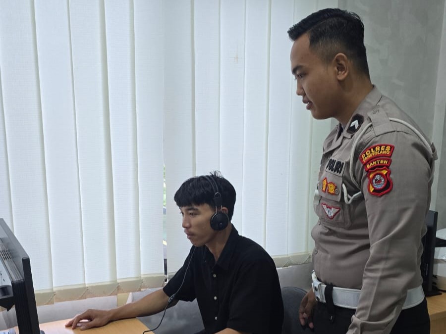 Satlantas Polres Pandeglang Gelar Program “Polantas Menyapa” Selama Ramadan, Berikan Pelayanan Prima kepada Pemohon SIM 5 WhatsApp Image 2026 02 25 at 10.11.56