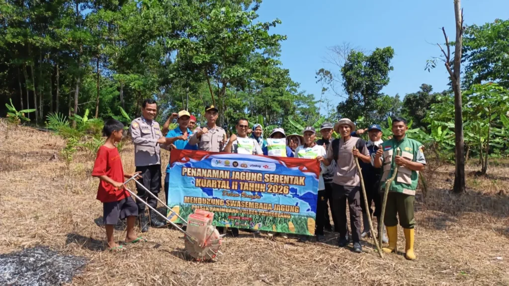Dukung Ketahanan Pangan, Polsek Panimbang Tanam Bibit Jagung di Lahan 2,5 Hektare 4 MConverter.eu WhatsApp Image 2026 06 08 at 14.38.46