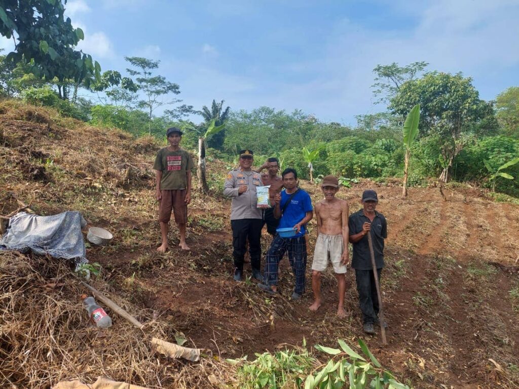 Polsek Bojong Gelar Penanaman dan Pengecekan Lahan Jagung Hibrida di Desa Mekarsari 1 WhatsApp Image 2026 06 18 at 12.15.36 1