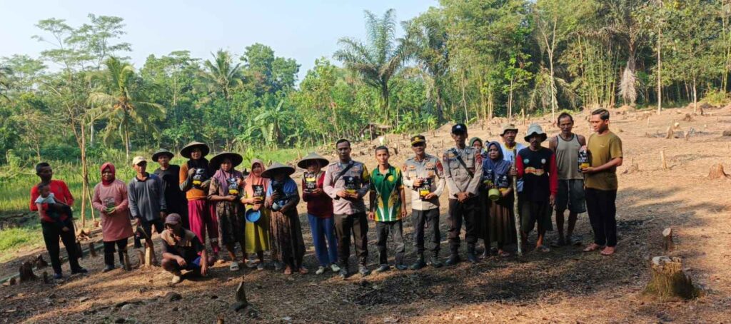 Polsek Angsana Gelar Penanaman Benih Jagung di Desa Kadubadak 10 WhatsApp Image 2026 06 19 at 09.57.10 11zon