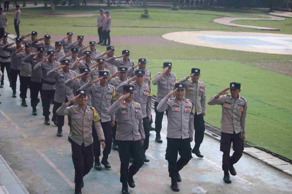 Sambut HUT Bhayangkara Ke-80, Polres Pandeglang Matangkan Latihan Defile di Alun-Alun Pandeglang 10 WhatsApp Image 2026 06 30 at 10.31.42 11zon
