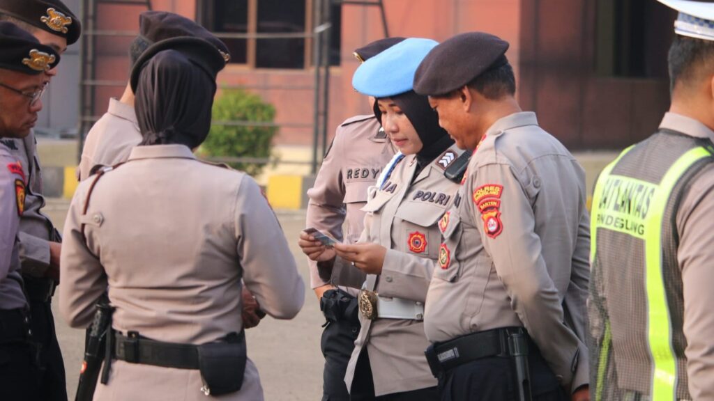 Perkuat Disiplin Internal, Polres Pandeglang Gelar Gaktibplin dan Periksa Kelengkapan Personel 6 WhatsApp Image 2026 07 13 at 08.03.51