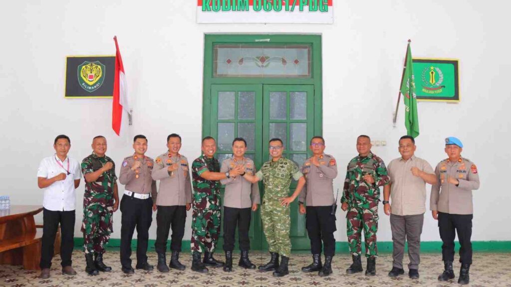 Polres Pandeglang Gelar Silaturahmi ke Kodim 0601/Pandeglang, Perkuat Sinergitas TNI–Polri 4 WhatsApp Image 2026 07 14 at 15.33.51 11zon