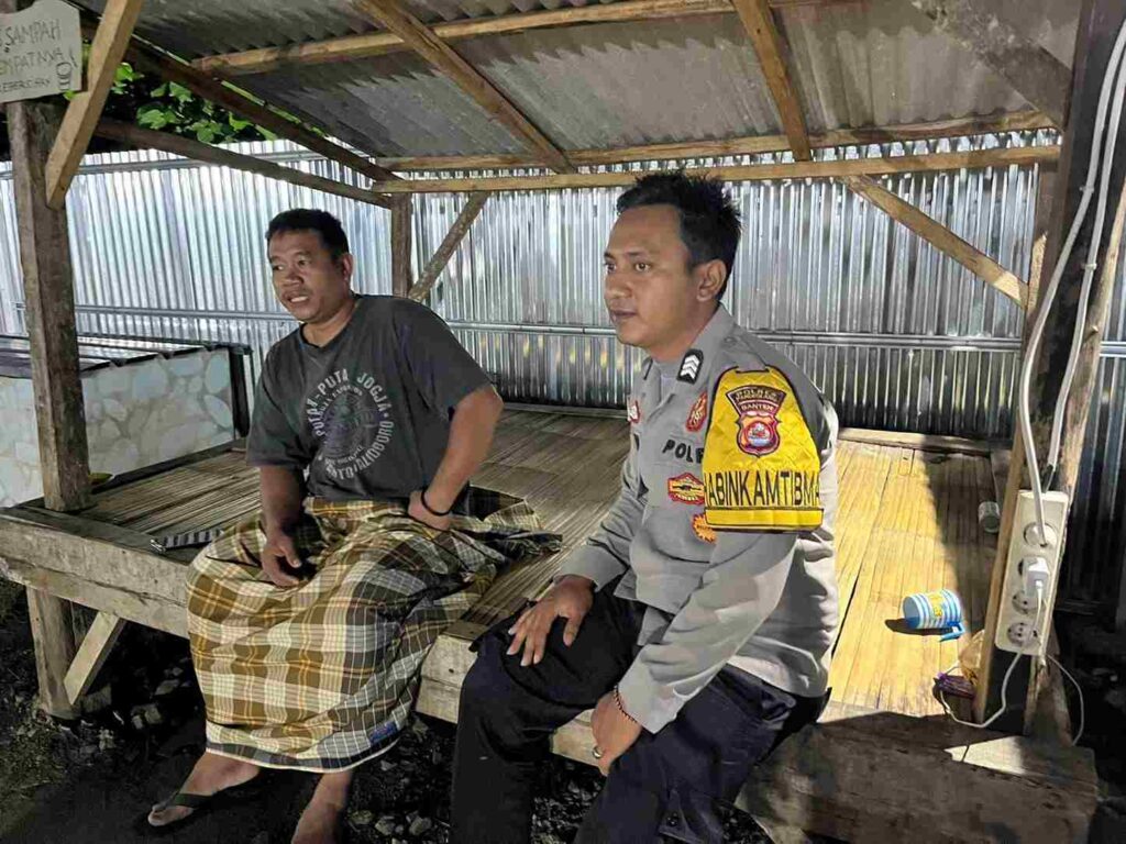 Melalui Sambang DDS, Bhabinkamtibmas Polsek Cikeusik Polres Pandeglang Ingatkan Warga Segera Laporkan Setiap Gangguan Kamtibmas 3 WhatsApp Image 2026 07 24 at 20.50.56 11zon