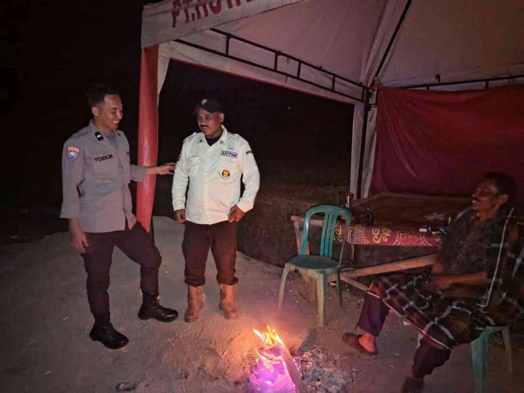 Wujudkan Lingkungan Kerja yang Aman, Bhabinkamtibmas Polsek Pandeglang Sambang Adira Finance dan Sampaikan Pesan Kamtibmas 2 WhatsApp Image 2026 07 26 at 23.10.51 11zon
