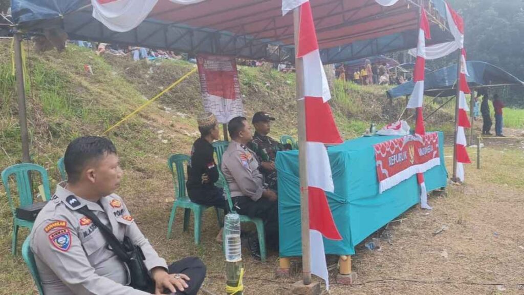 Wujudkan Pertandingan Aman Dan Sportif, Polsek Pandeglang Polres Pandeglang Gelar Pengamanan Turnamen Sepak Bola Kelurahan Cigadung Tahun 2026 1 WhatsApp Image 2026 07 27 at 17.50.03 11zon